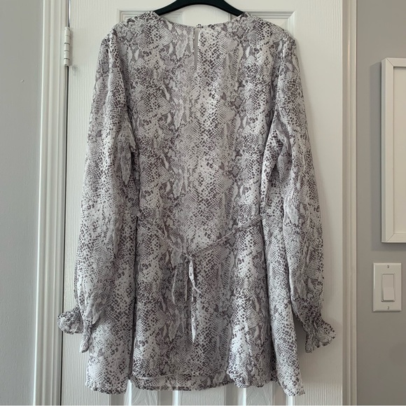 NWOT Seraphine Pintuck Flowy Snakeskin Maternity & Nursing Blouse - Picture 4 of 13